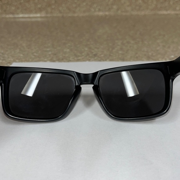 Oakley Holbrook sunglasses model 009102 – K155
Good condition. - Picture 5 of 15